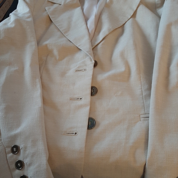 Ladies clothing - Picture 5 of 8